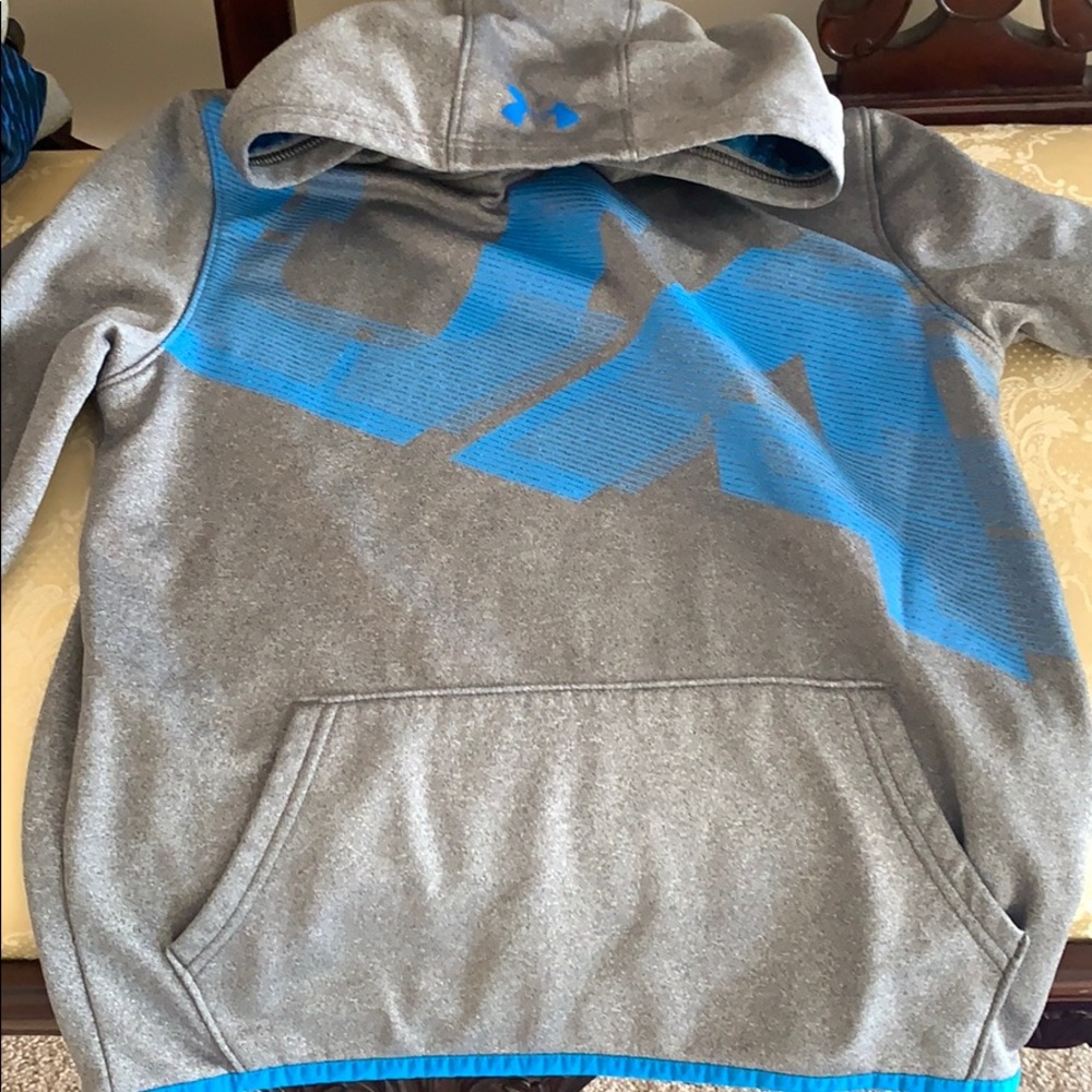 Boys youth large under armour hoodie